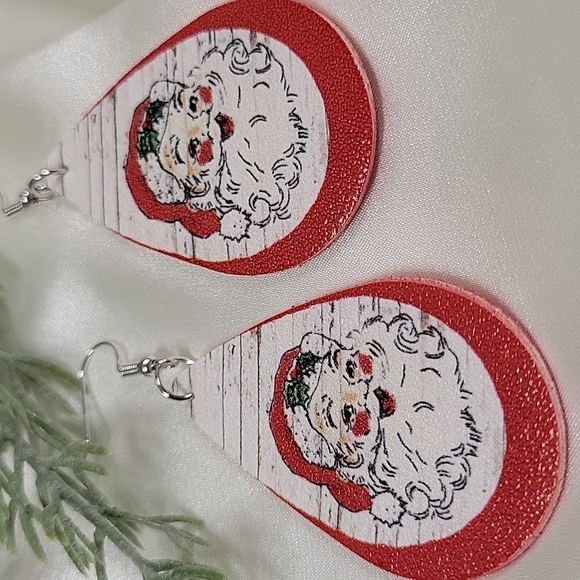 Vintage Santa Teardrop Earrings, vegan leather - Picture 4 of 4